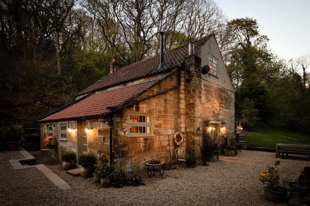 Larpool Mill Villa Уитби Екстериор снимка